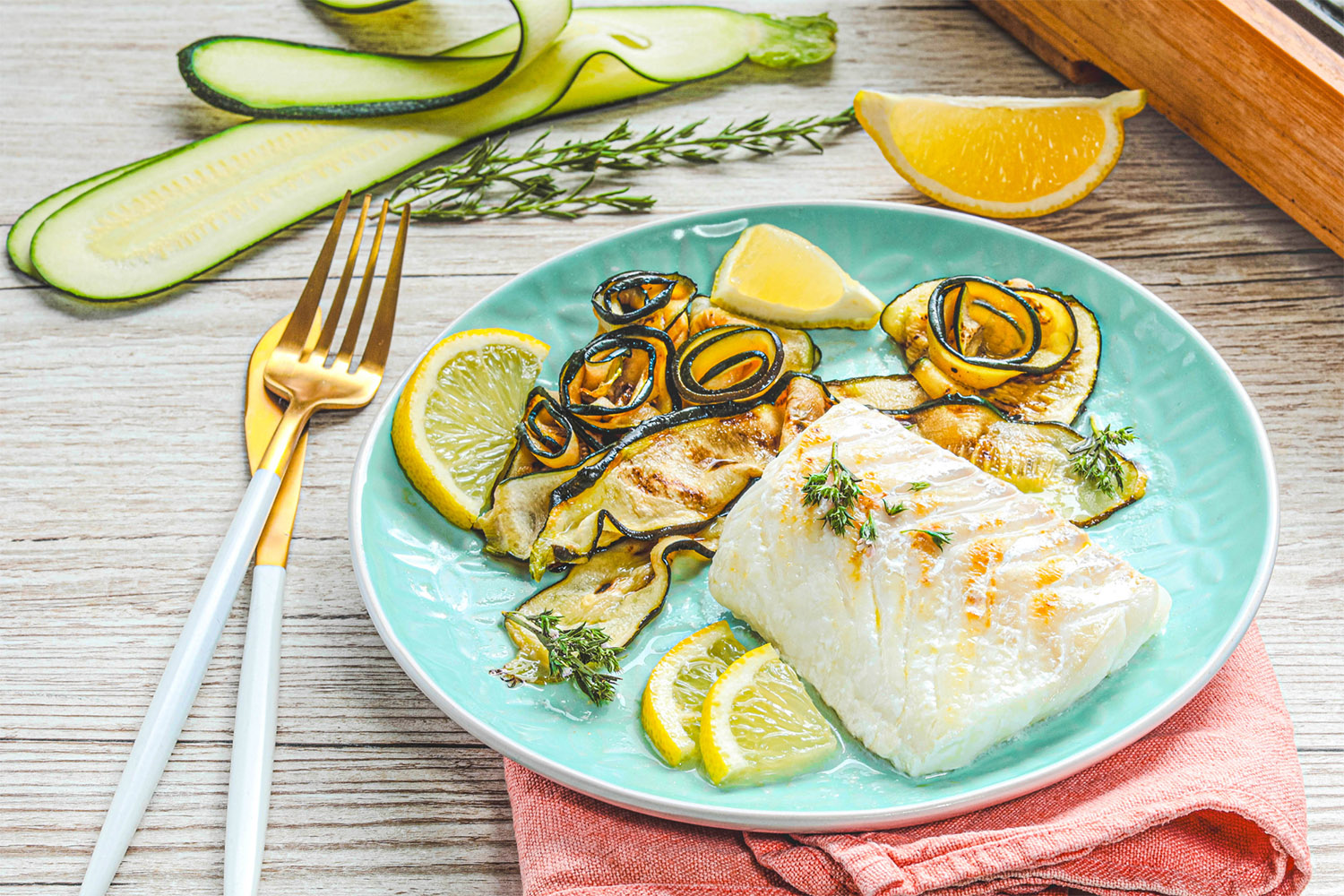 IJslandse MSC-kabeljauw, gemarineerd in citroen met gegrilde courgettes