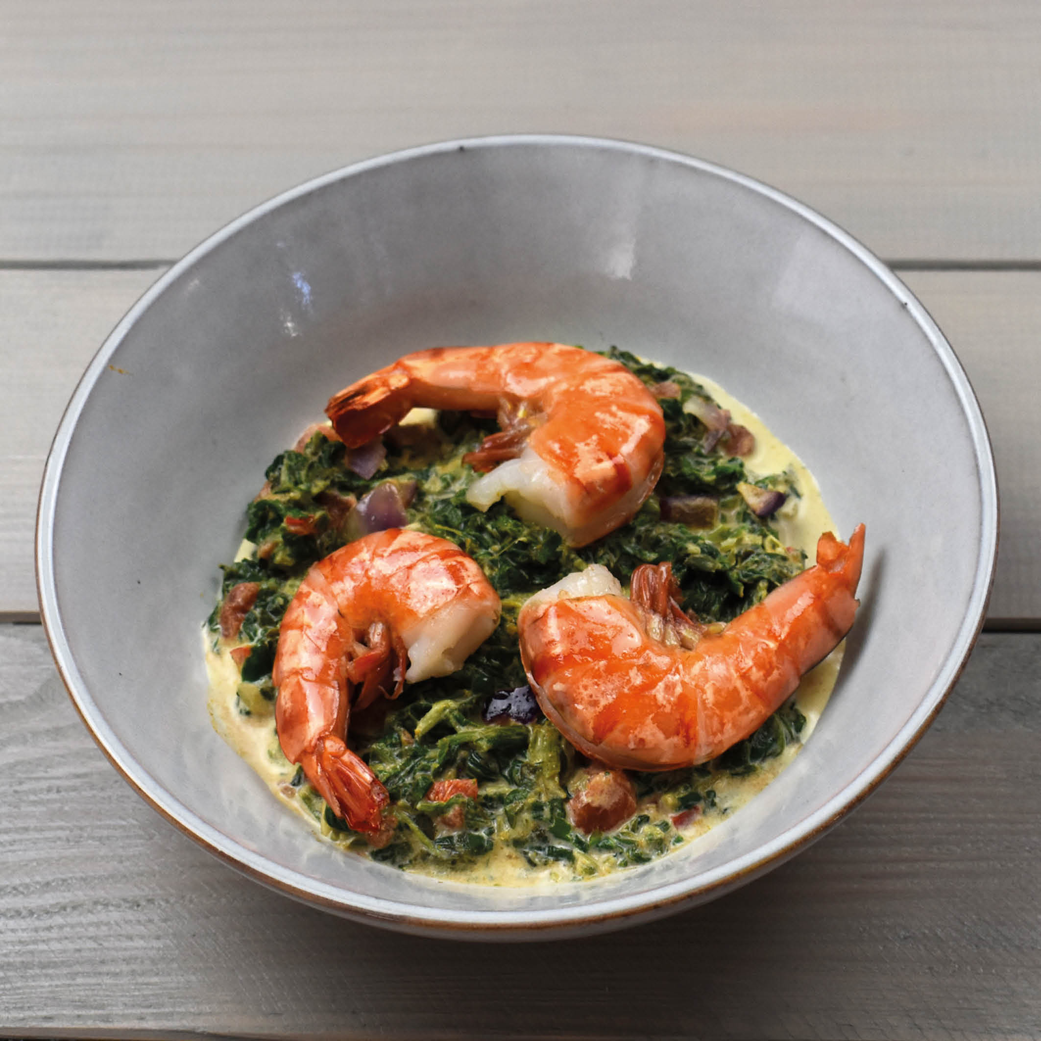 Spinaziecurry met reuzengarnalen